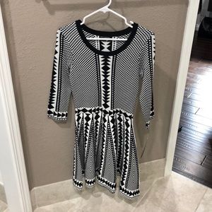 Nina Leonard Ivory/Black dress, size Small